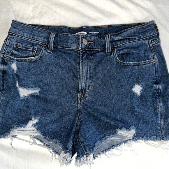 Old Navy Women’s Size 10 Mid Rise Boyfriend Denim Shorts Distressed Frayed-151 - Picture 2 of 6